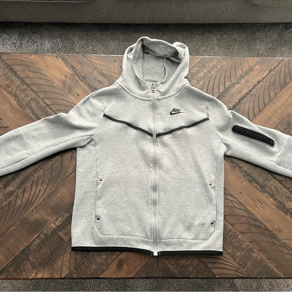 Youth Nike Tech fleece jacket - size XL